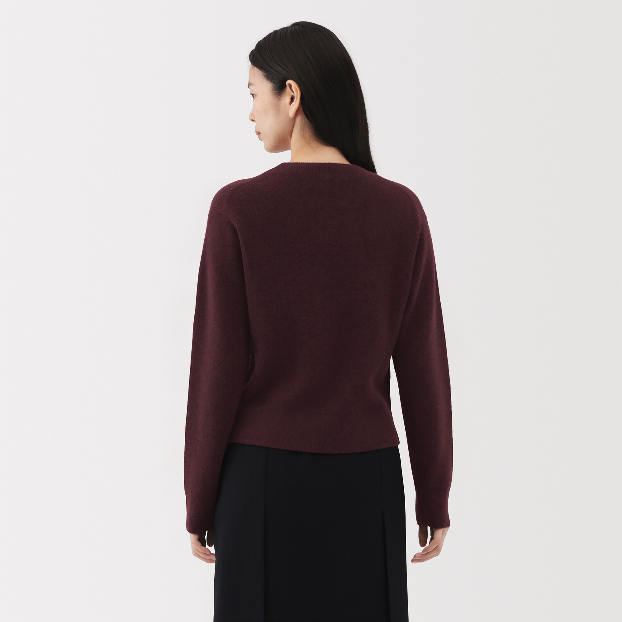 婦人　自然の色を生かして染色した　ヤク畦編みクルーネックセーター