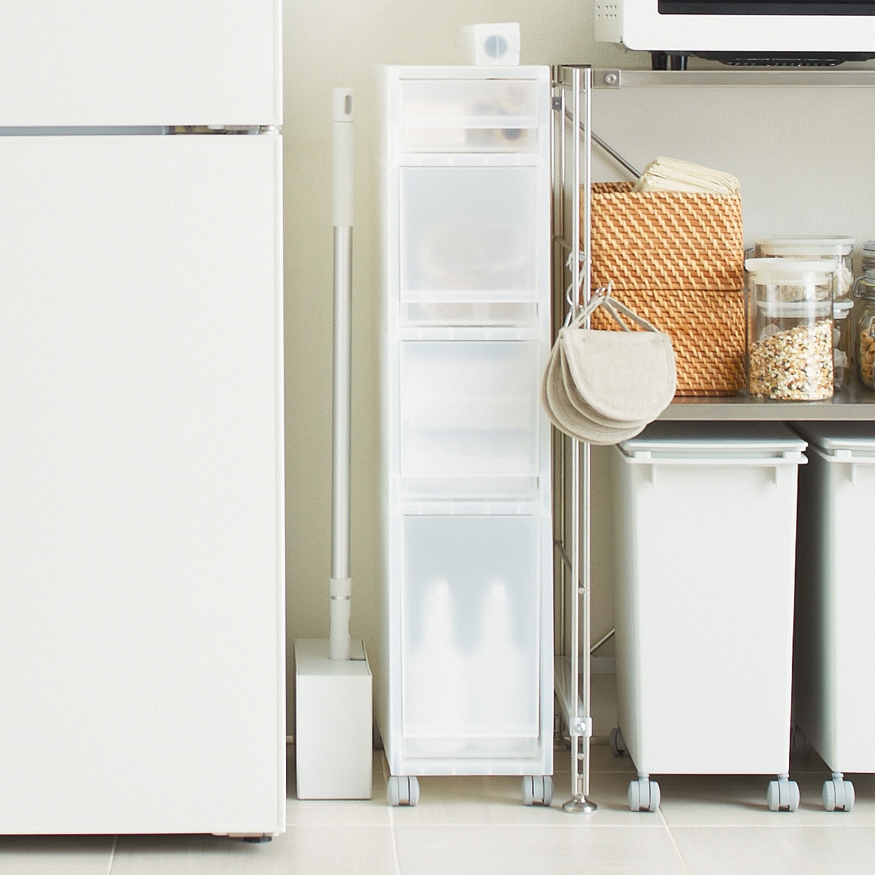 ポリプロピレンストッカーキャスター付き・２