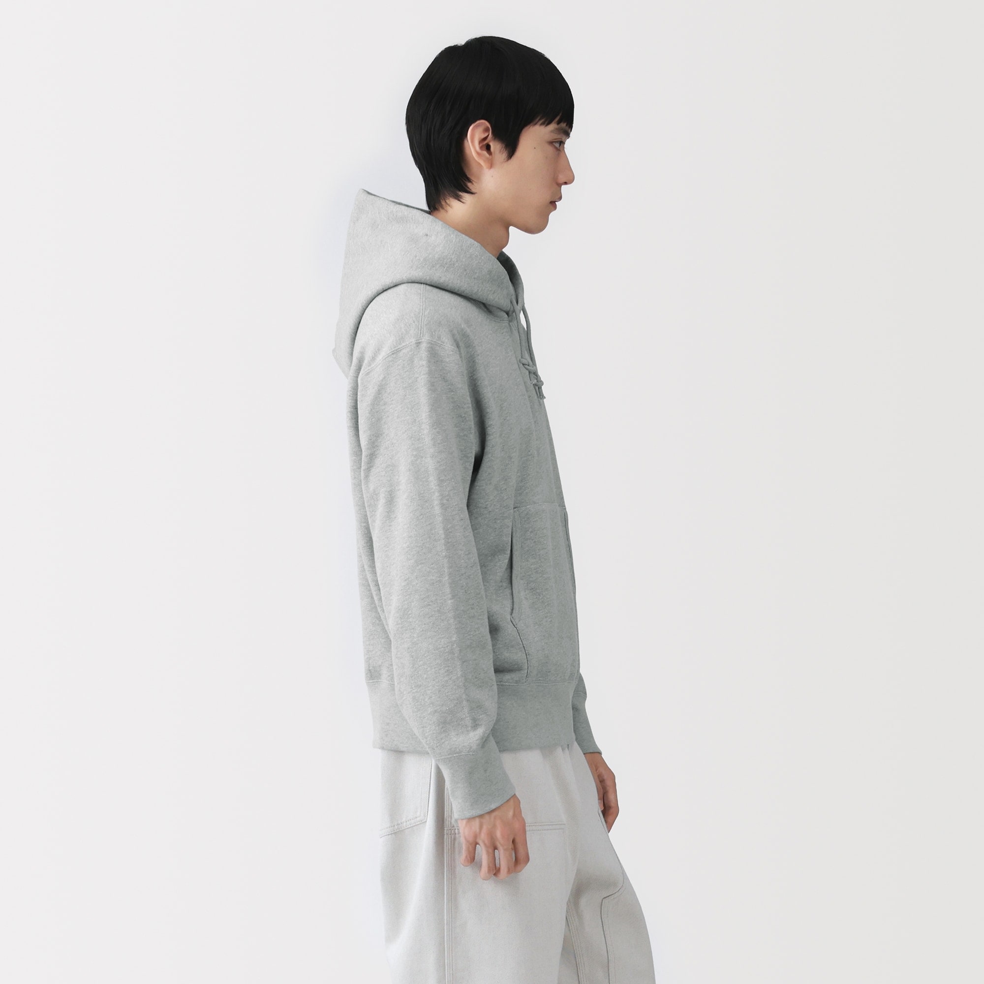 紳士　昔ながらの製法で編み立てたスウェットパーカ