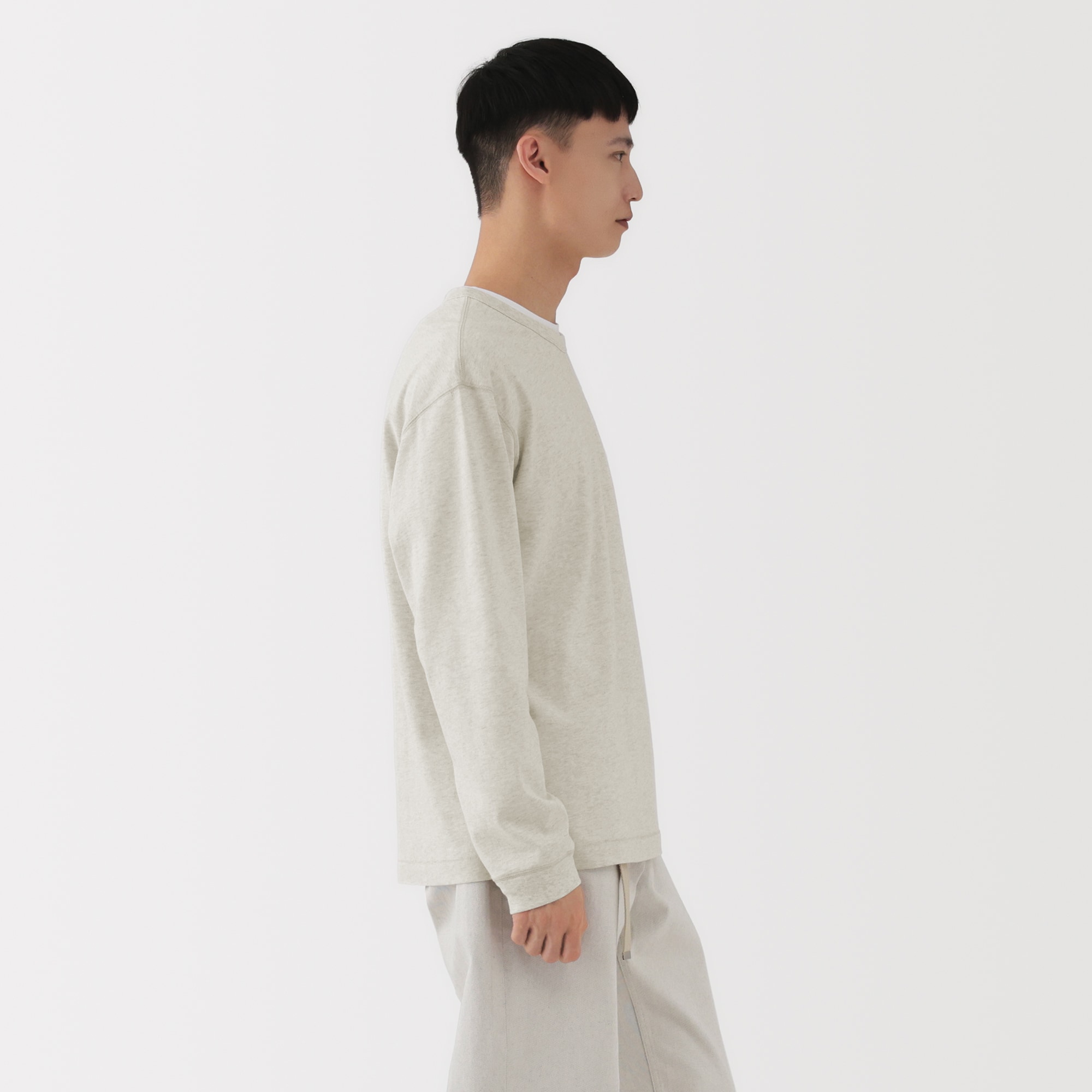 紳士 昔ながらの製法で編み立てた天竺クルーネック長袖Tシャツ | 無印良品