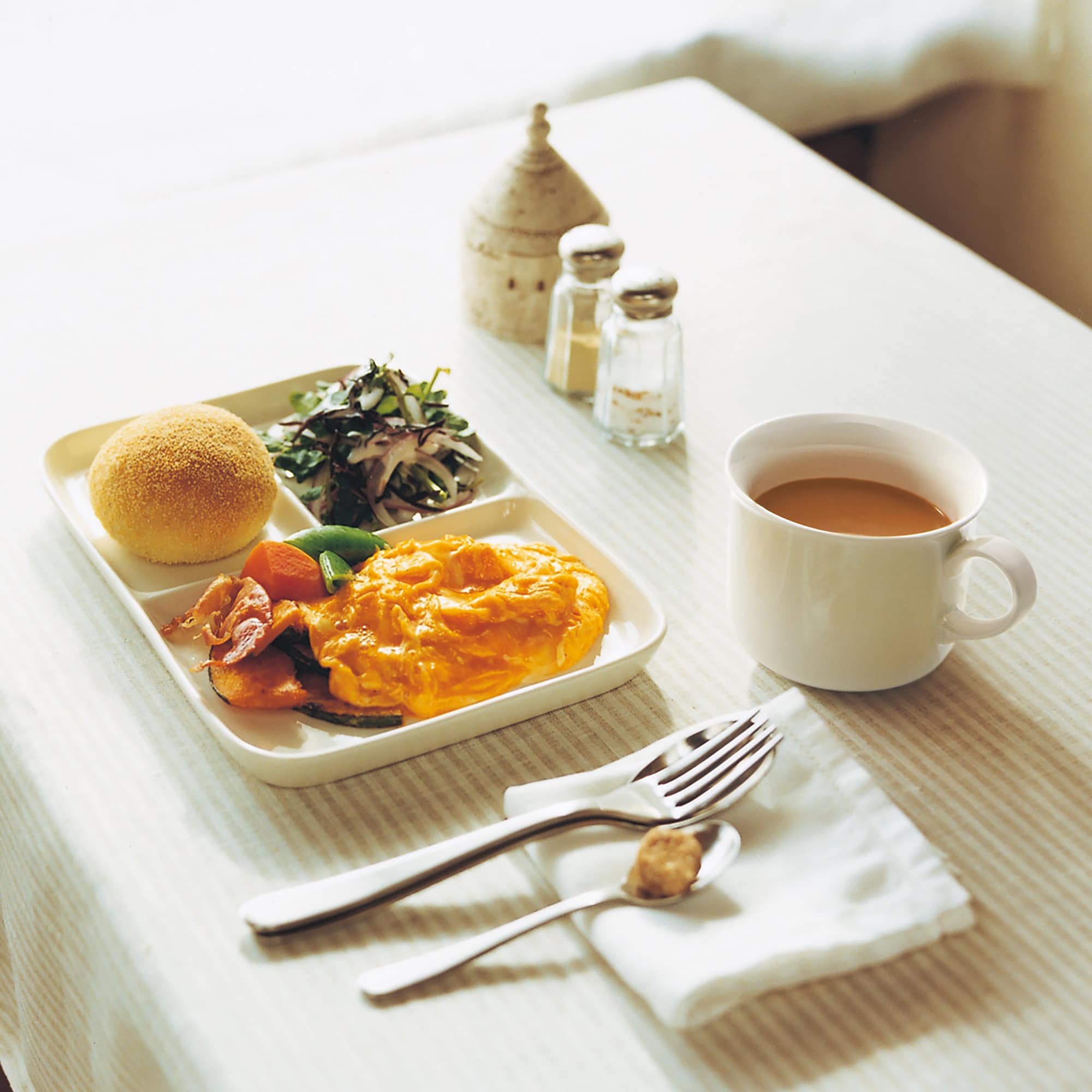 磁器ベージュ　カップ　大