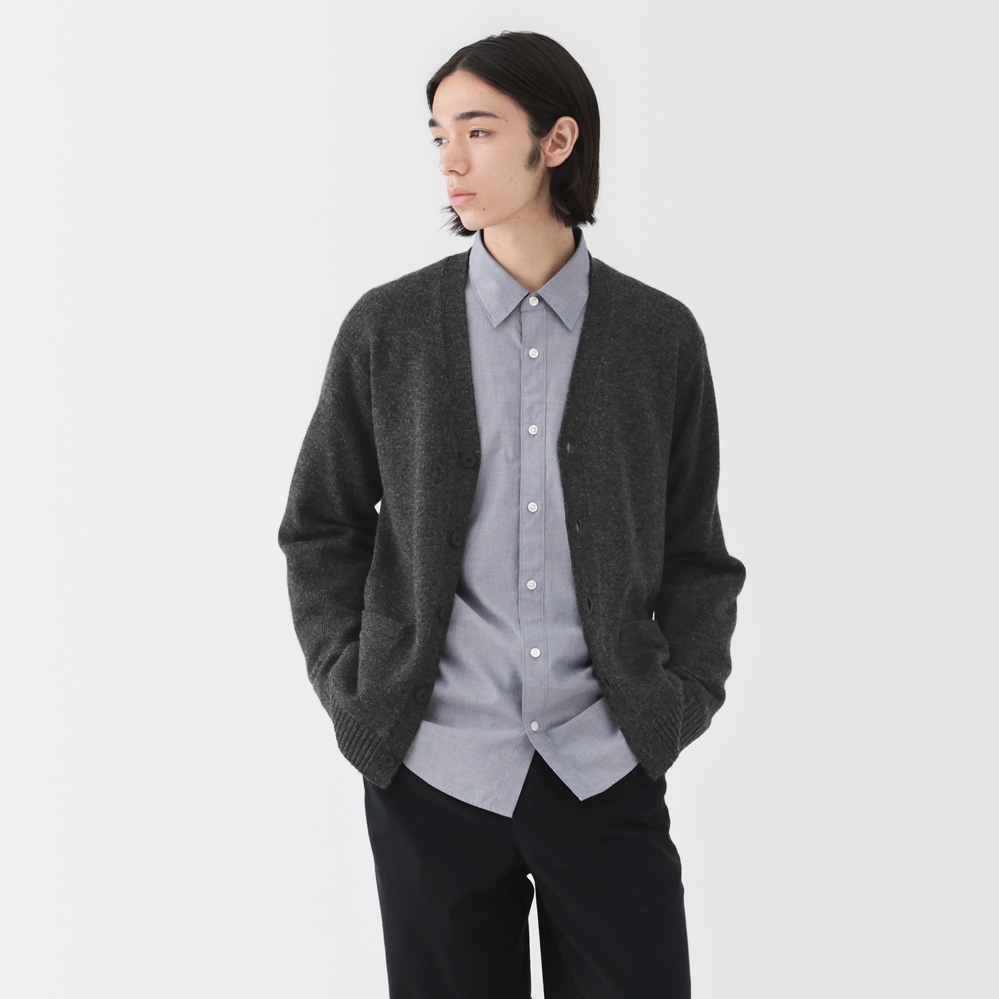 紳士 洗えるウールミドルゲージVネックカーディガン | 無印良品