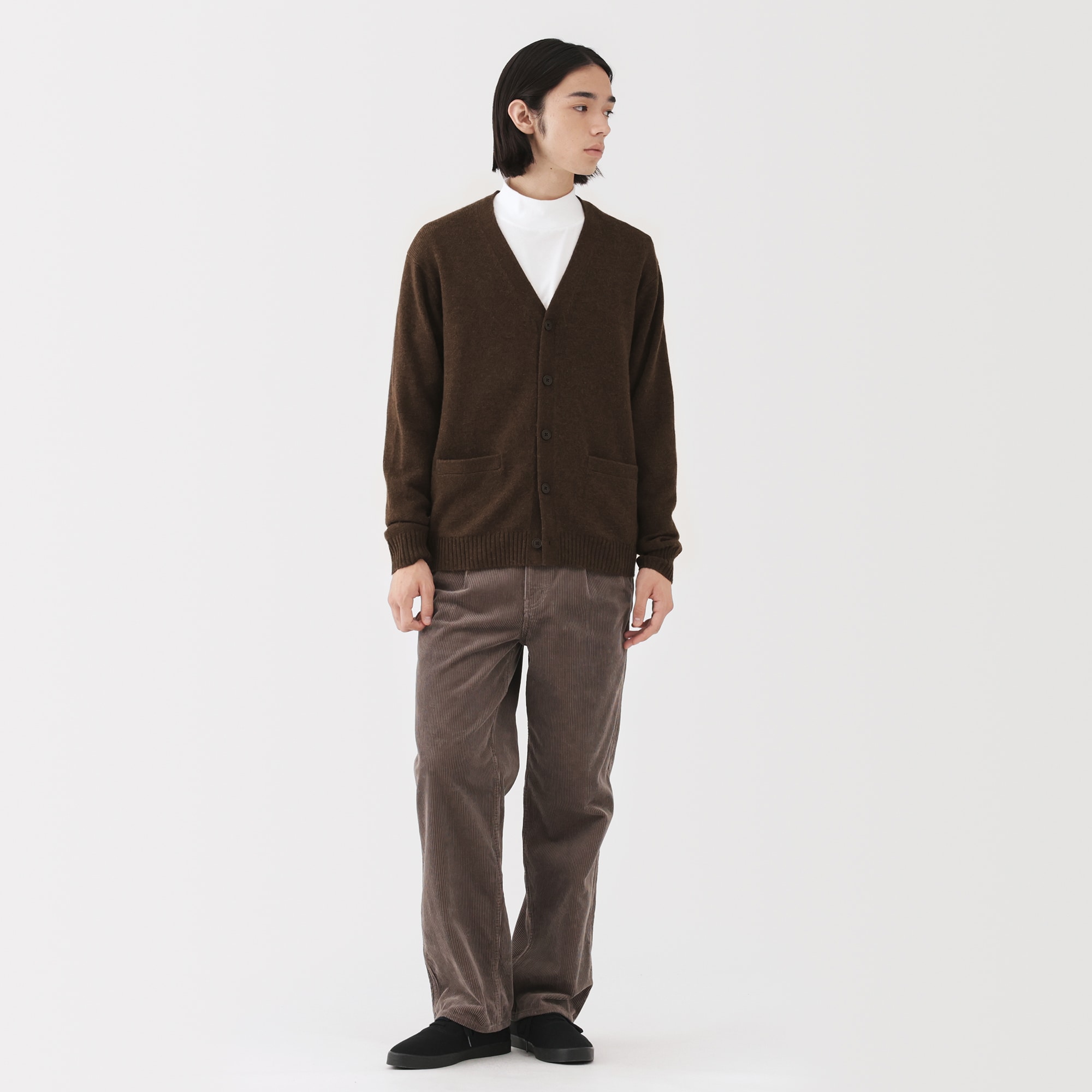 紳士　洗えるウールミドルゲージＶネックカーディガン