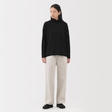 婦人　自然の色を生かして染色した　カシミヤタートルネックセーター