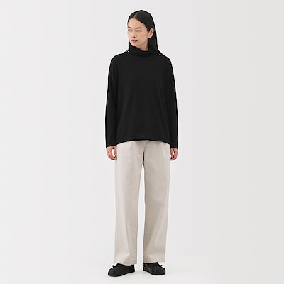 婦人　自然の色を生かして染色した　カシミヤタートルネックセーター