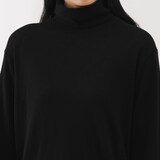 婦人　自然の色を生かして染色した　カシミヤタートルネックセーター