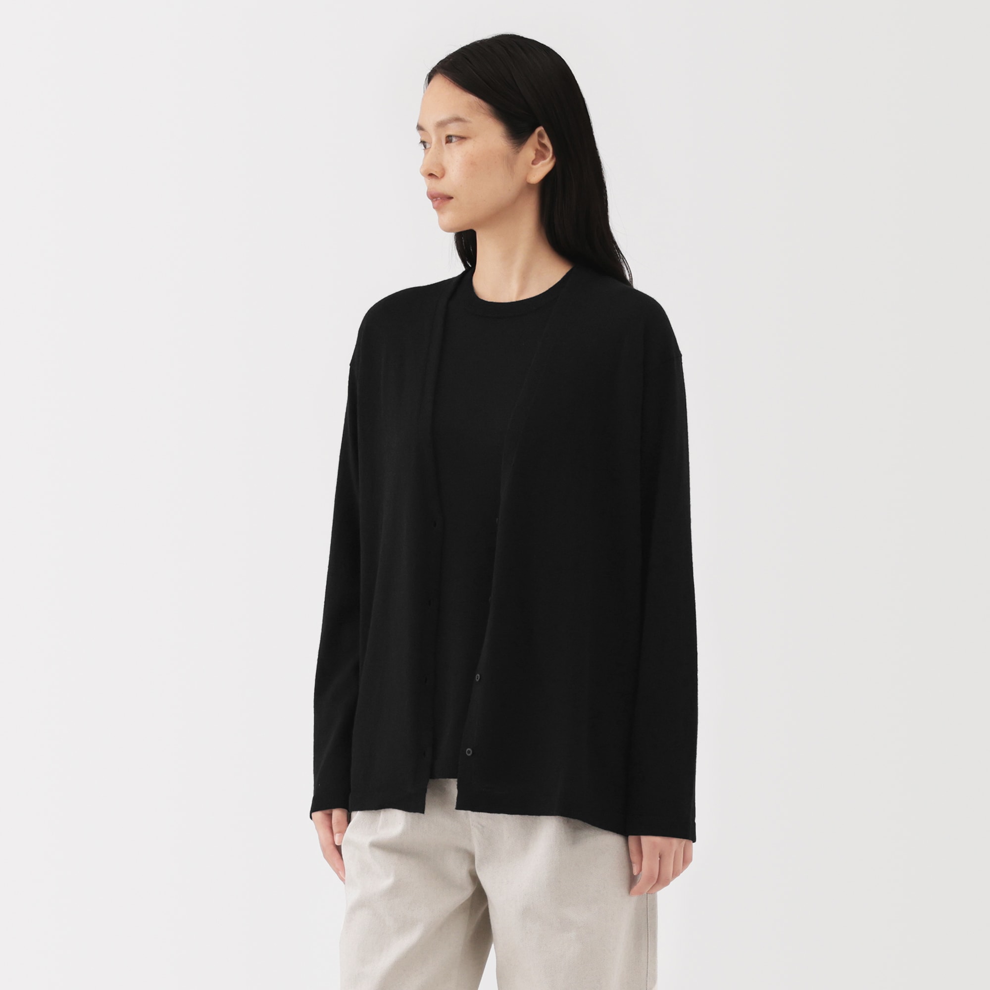 婦人 自然の色を生かして染色した カシミヤVネックカーディガン