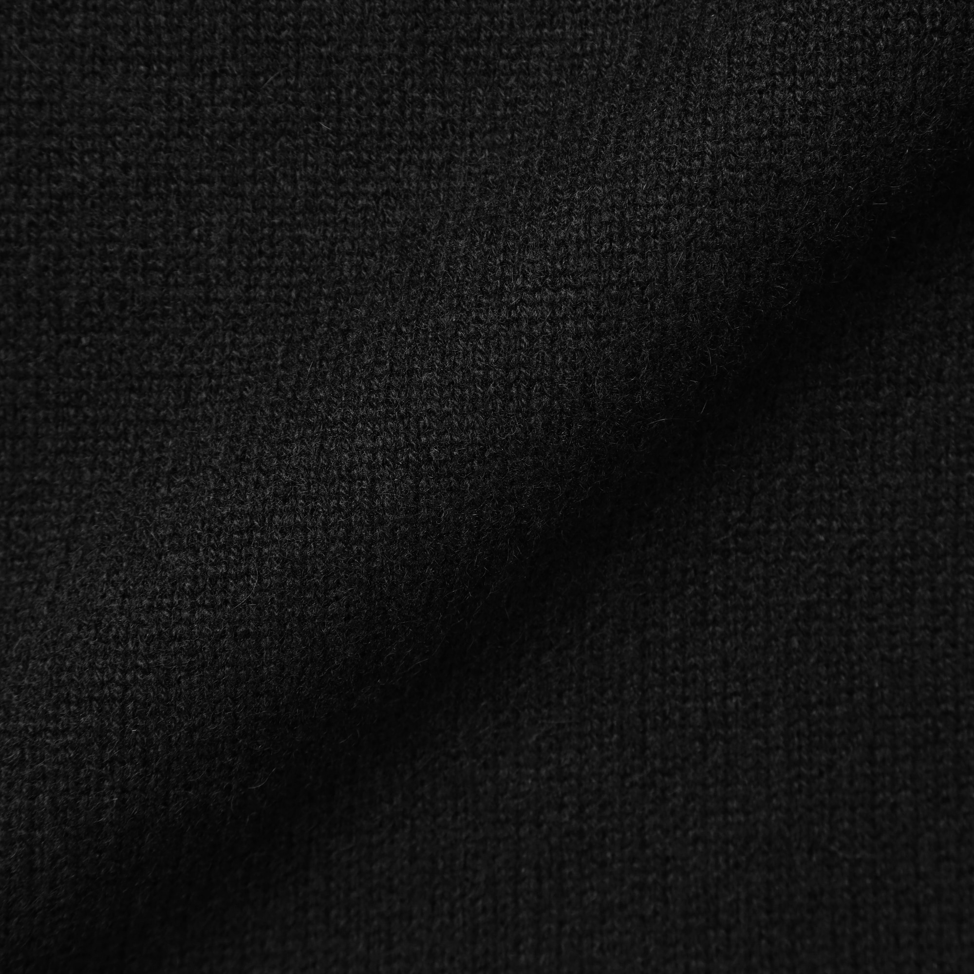 紳士　自然の色を生かして染色した　カシミヤクルーネックセーター