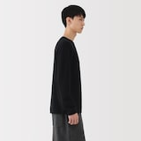 紳士　自然の色を生かして染色した　カシミヤクルーネックセーター