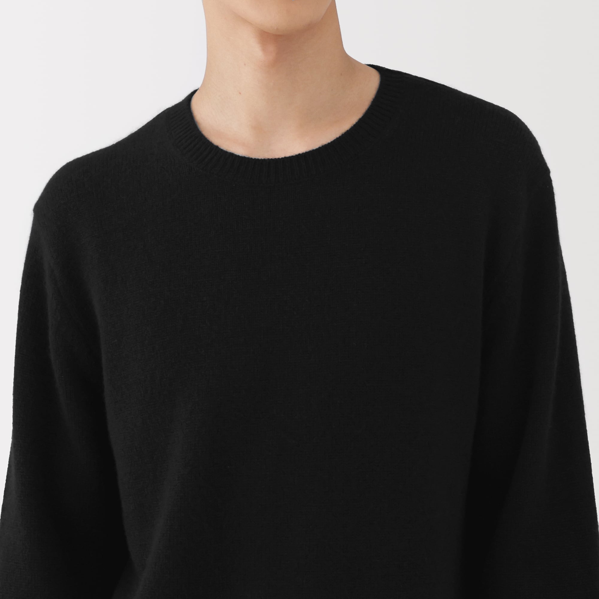 紳士 自然の色を生かして染色した カシミヤクルーネックセーター