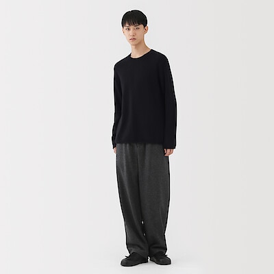 紳士　自然の色を生かして染色した　カシミヤクルーネックセーター