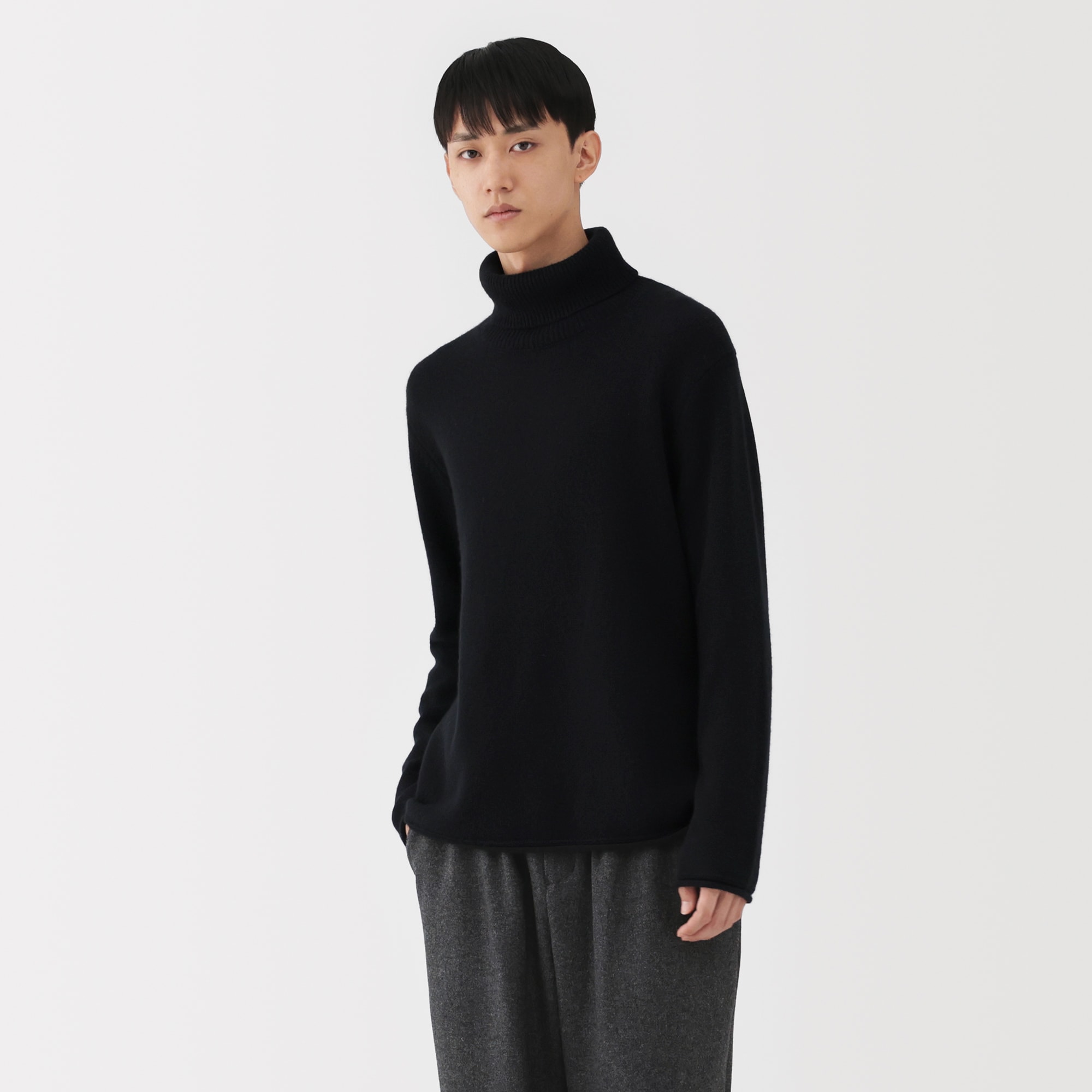 MUJI Labo 自然の色を生かして染色した　カシミヤクルーネックセーター S 紳士 自然の色を生かして染色した カシミヤタートルネック