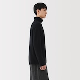 紳士　自然の色を生かして染色した　カシミヤタートルネックセーター