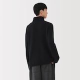 紳士　自然の色を生かして染色した　カシミヤタートルネックセーター