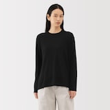 婦人　自然の色を生かして染色した　カシミヤクルーネックセーター