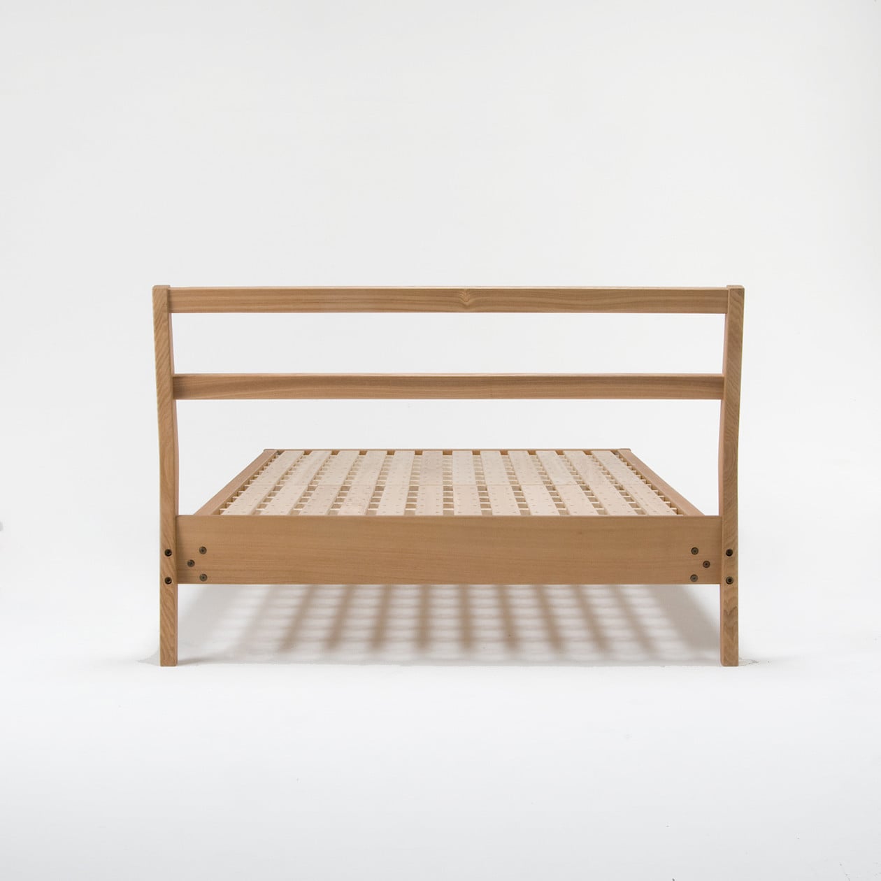 タモ材ベッド・セミダブル 幅１２６×奥行２０７．５×高さ８２ｃｍ 