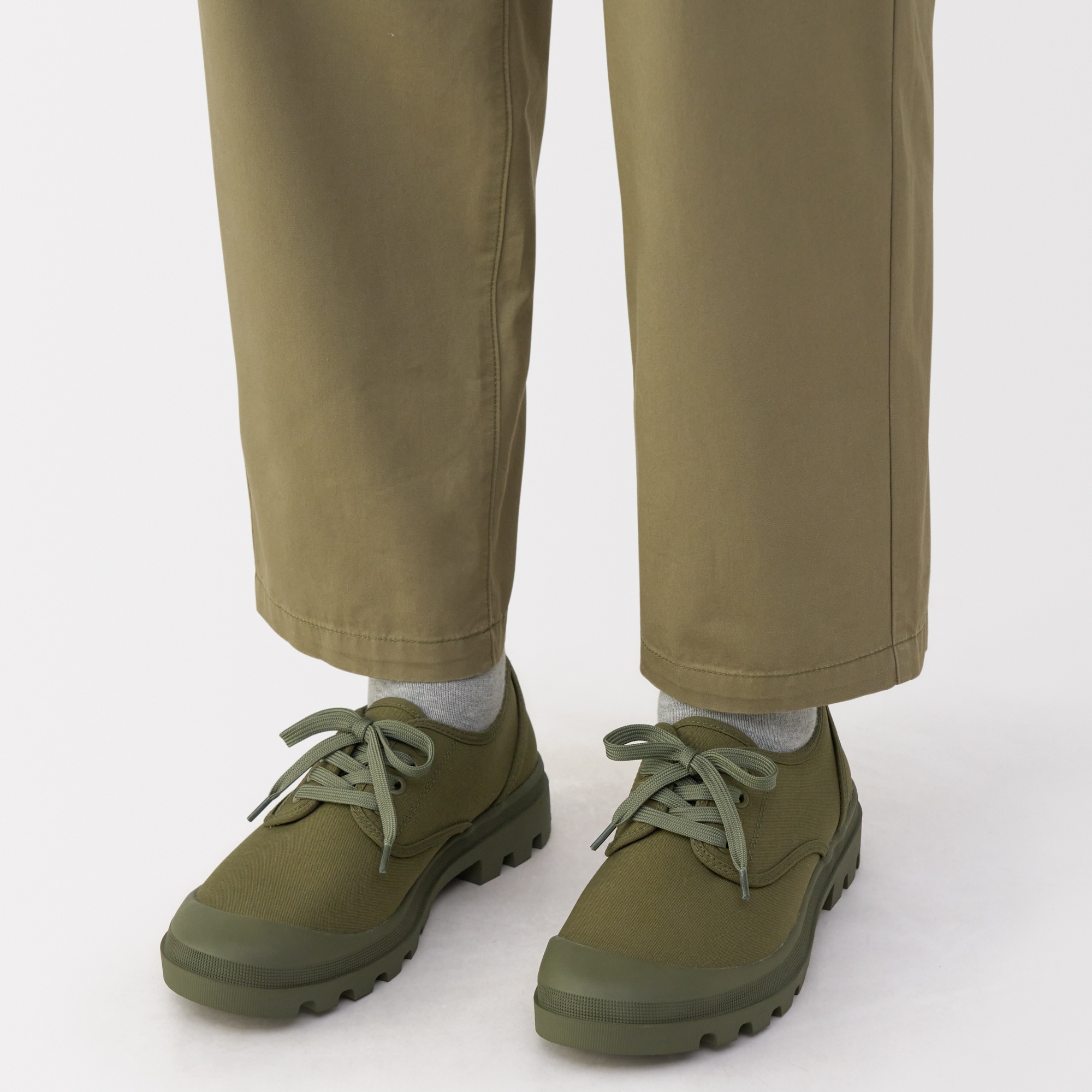 婦人　柔らかい中敷を使用した　撥水タンクソールシューズ