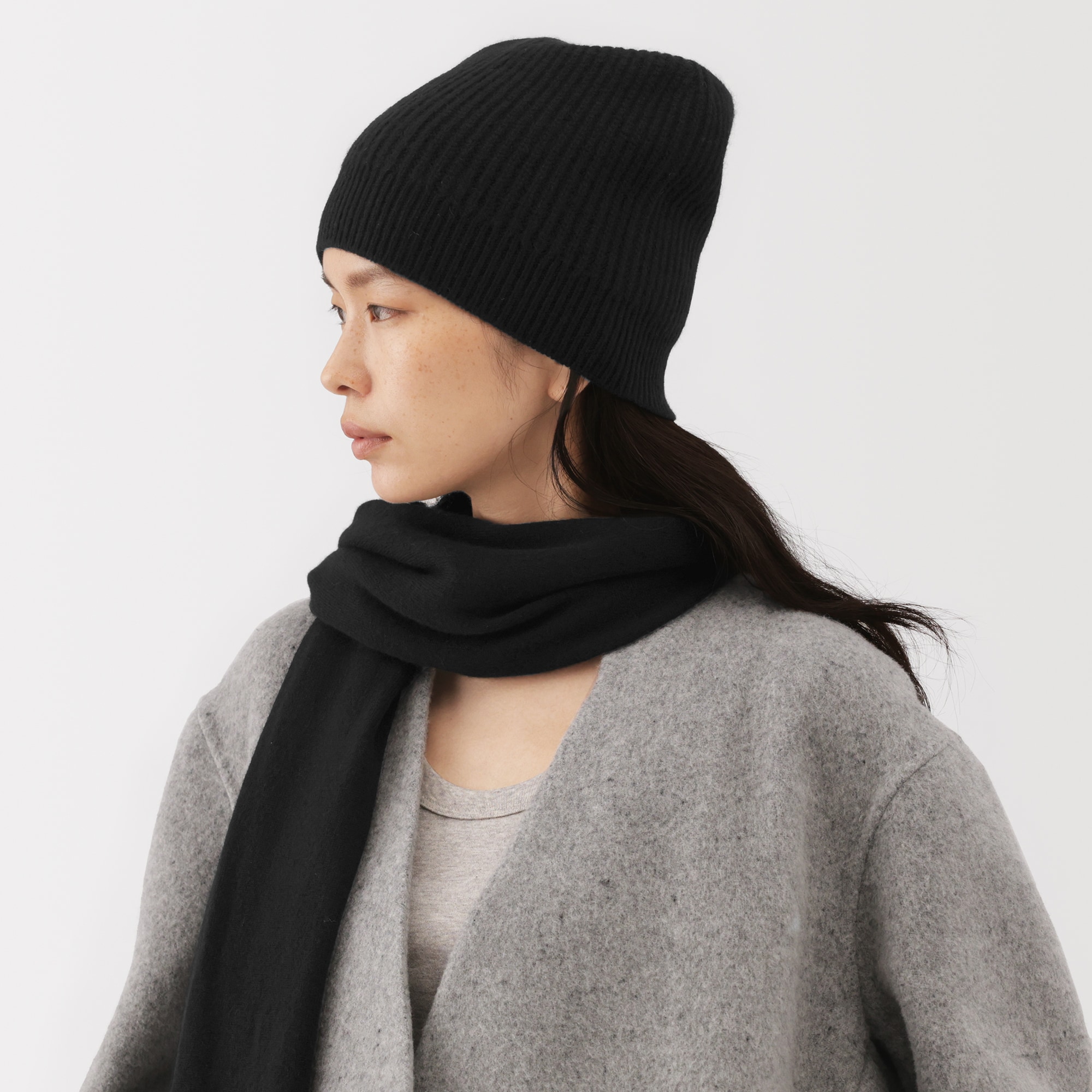 ムジラボ 自然の色を生かして染色したカシミア ニットストール 黒