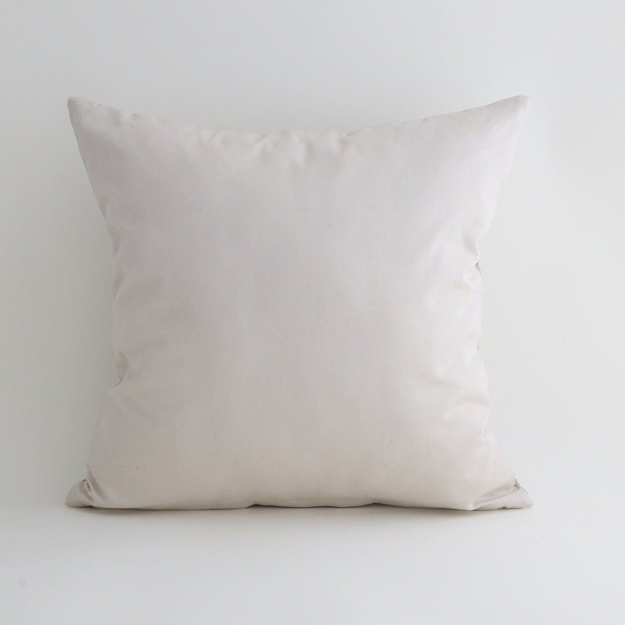 ［ＩＤＥＥ］ＮＥＷＣＨＵＲＣＨ　クッションカバー　４０ｃｍ角　グレー