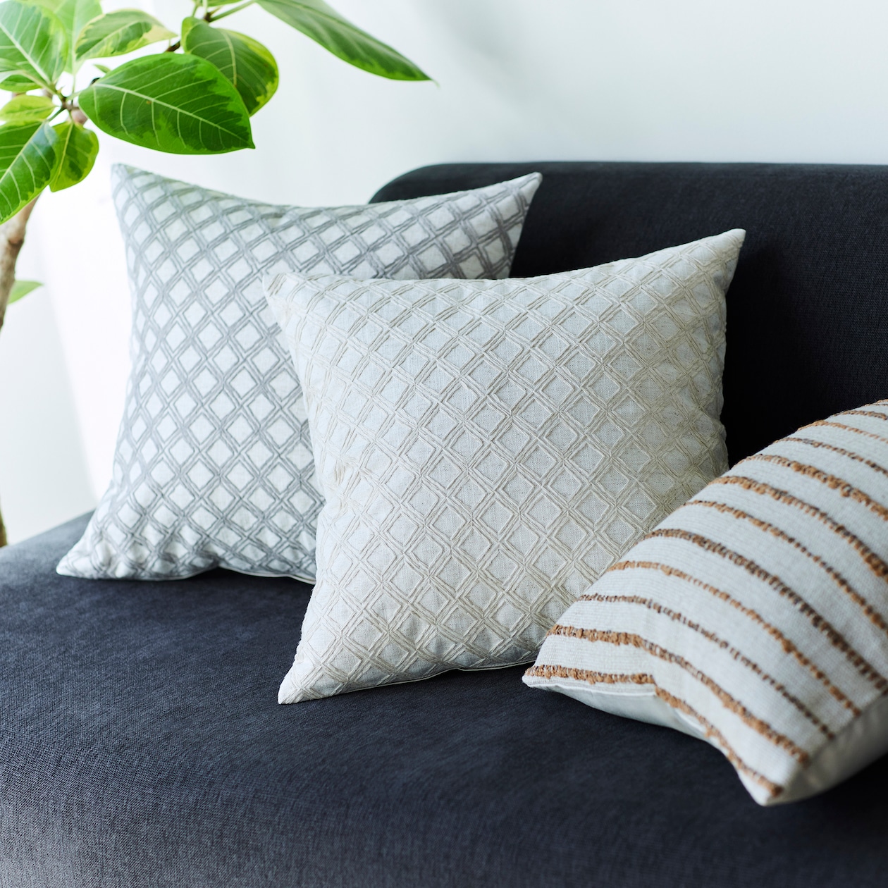 ［ＩＤＥＥ］ＮＥＷＣＨＵＲＣＨ　クッションカバー　４０ｃｍ角　グレー