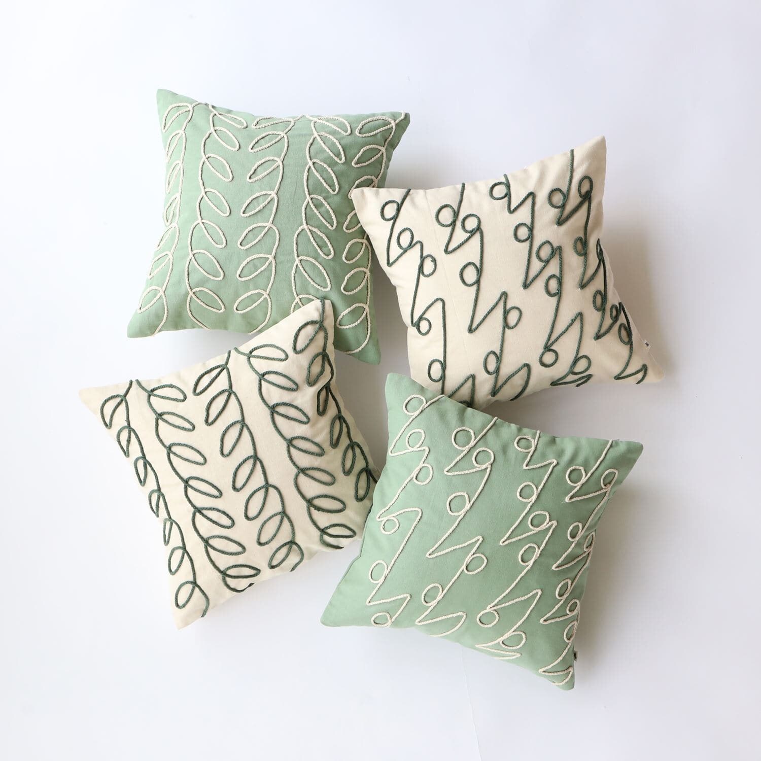 ［ＩＤＥＥ］ロープ刺繍クッションカバー　コニファー　４０ｃｍ角　グリーン