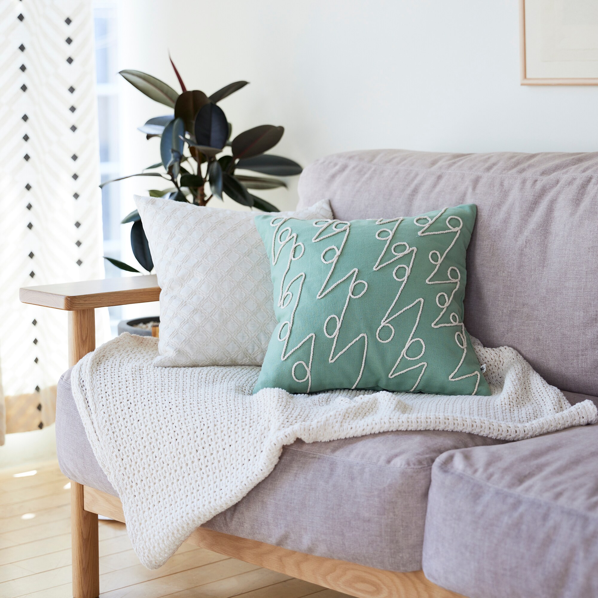 ［ＩＤＥＥ］ロープ刺繍クッションカバー　コニファー　４０ｃｍ角　グリーン