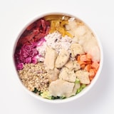 １／３日分の野菜を使った雑穀ごはん　スパイスチキンと彩りサラダ