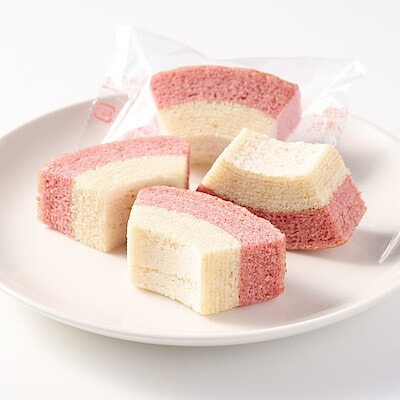 【１１月２６日順次発売予定】いちごとミルクの紅白カットバウム　８個