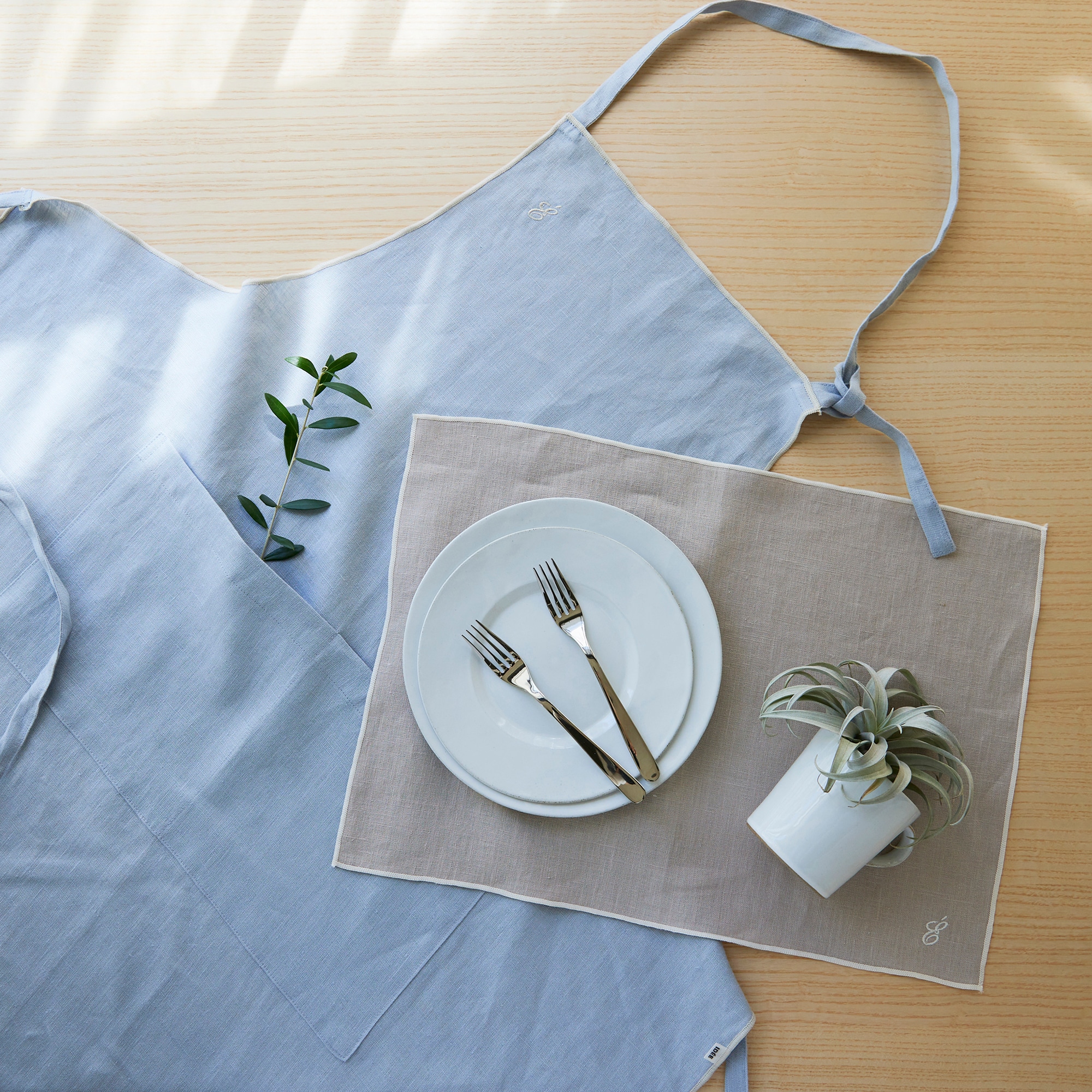 ［ＩＤＥＥ］ＡＩＲＹ　リネン　キッチンクロス　グレージュ