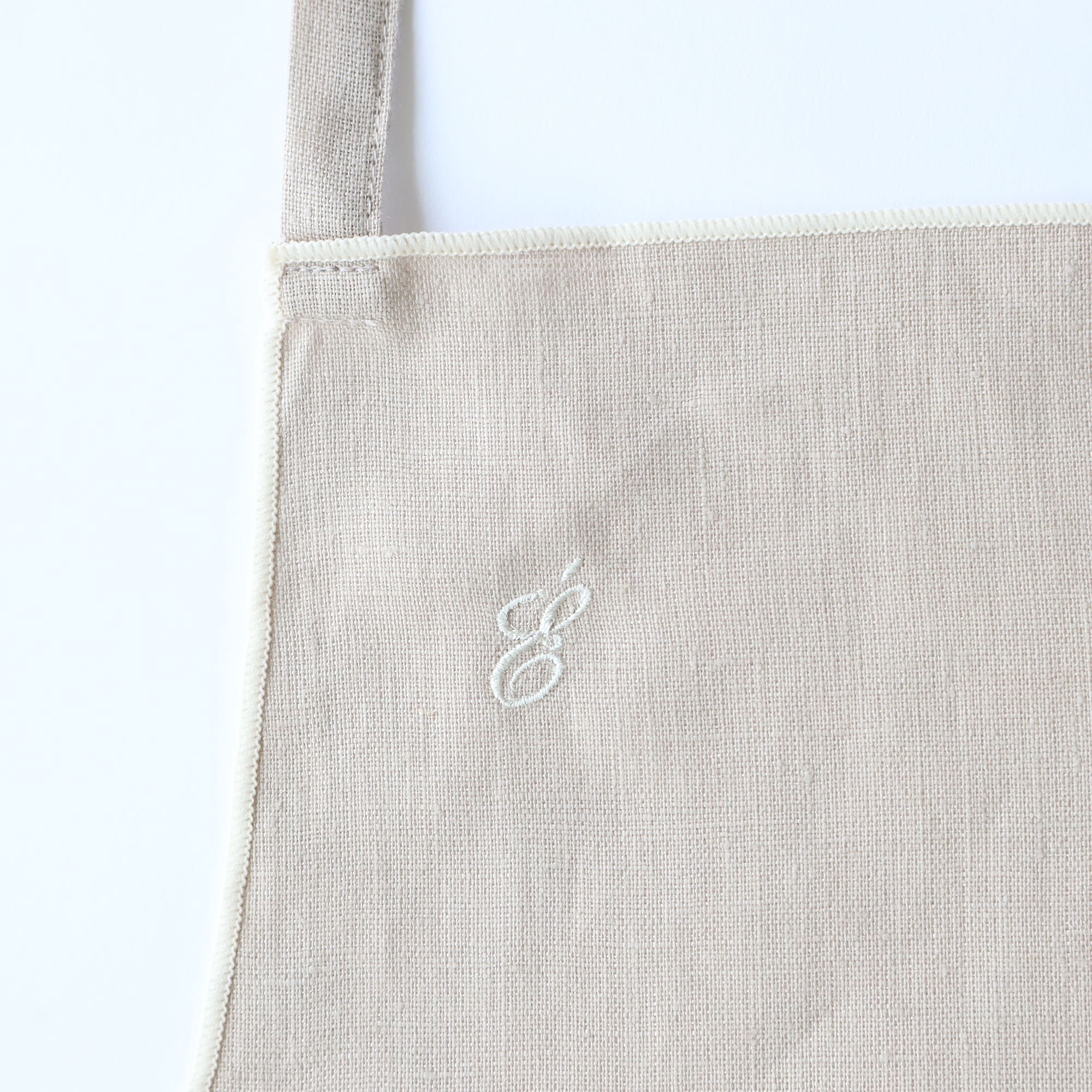 ［ＩＤＥＥ］ＡＩＲＹ　リネン　エプロン　グレージュ