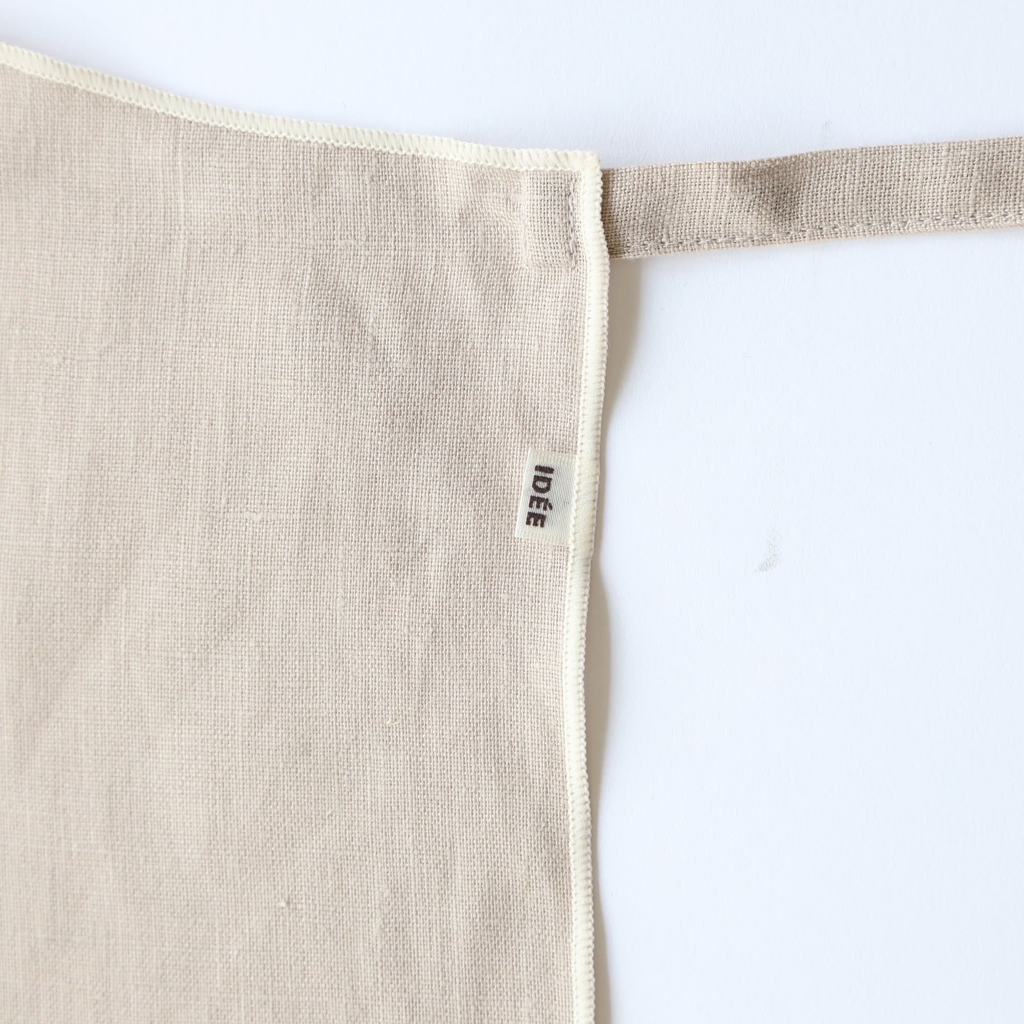 ［ＩＤＥＥ］ＡＩＲＹ　リネン　エプロン　グレージュ