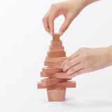 形が変えられるレッドシダーツリー　小