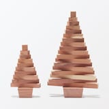 形が変えられるレッドシダーツリー　大