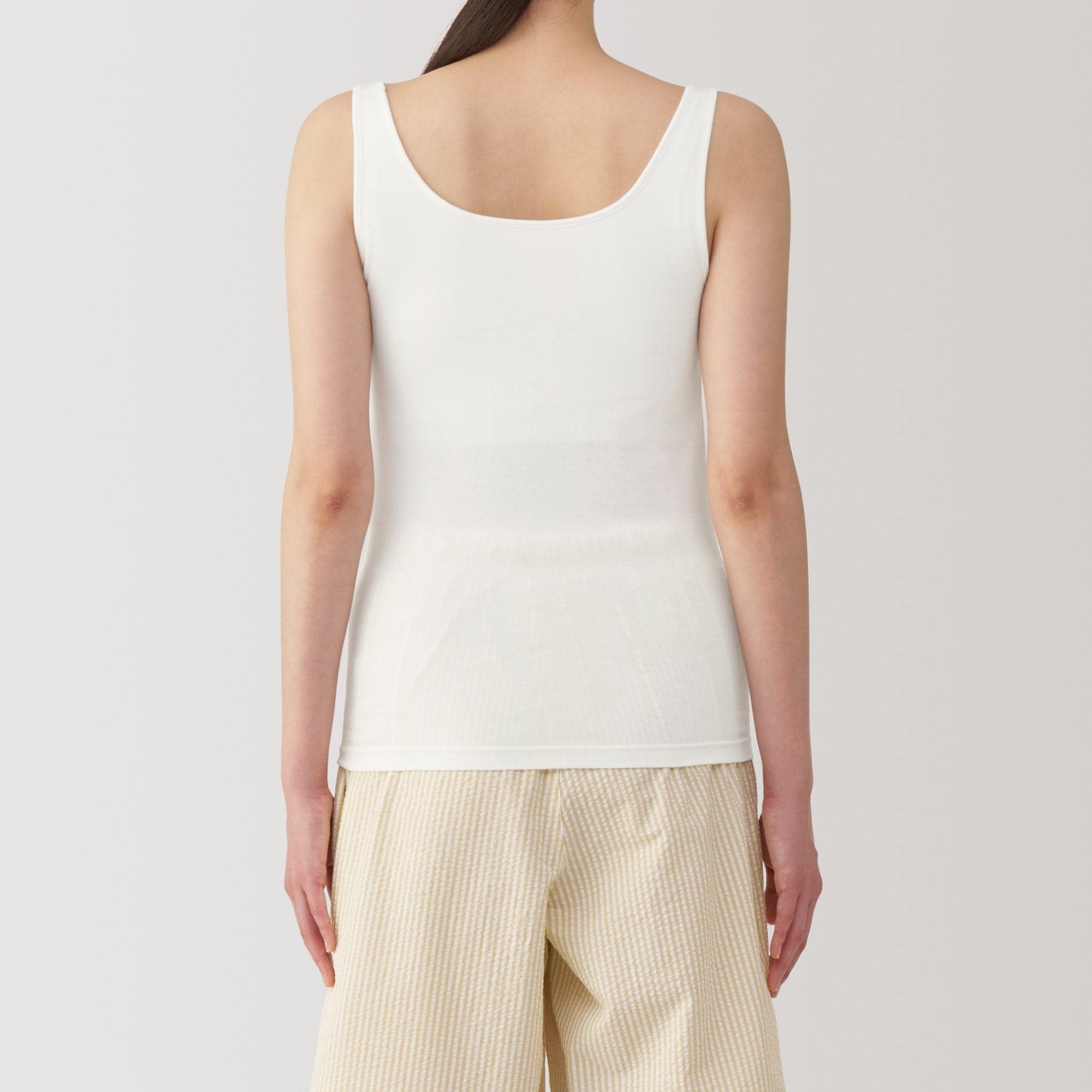 婦人　胸のボリュームをおさえるブラタンクトップ