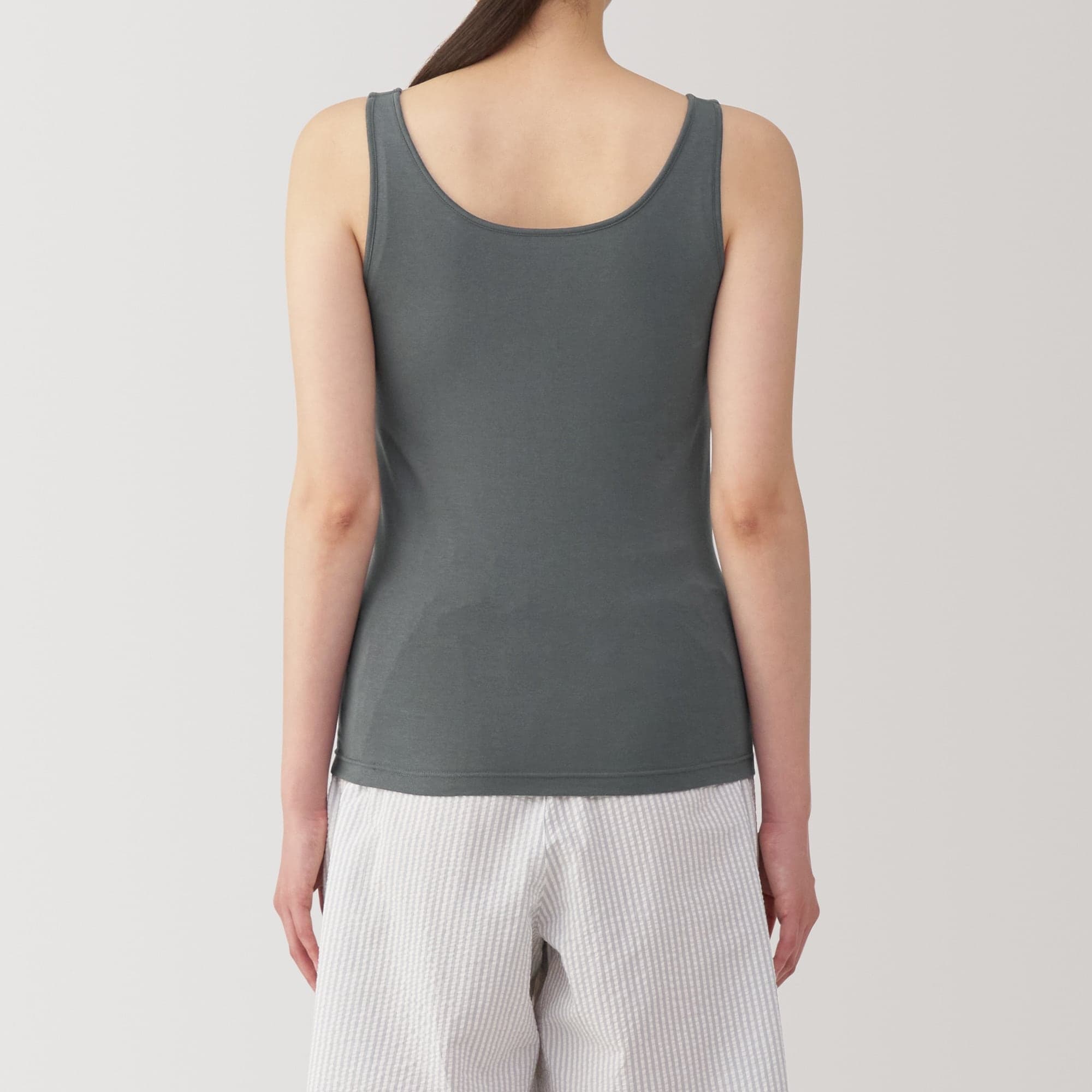 婦人　胸のボリュームをおさえるブラタンクトップ