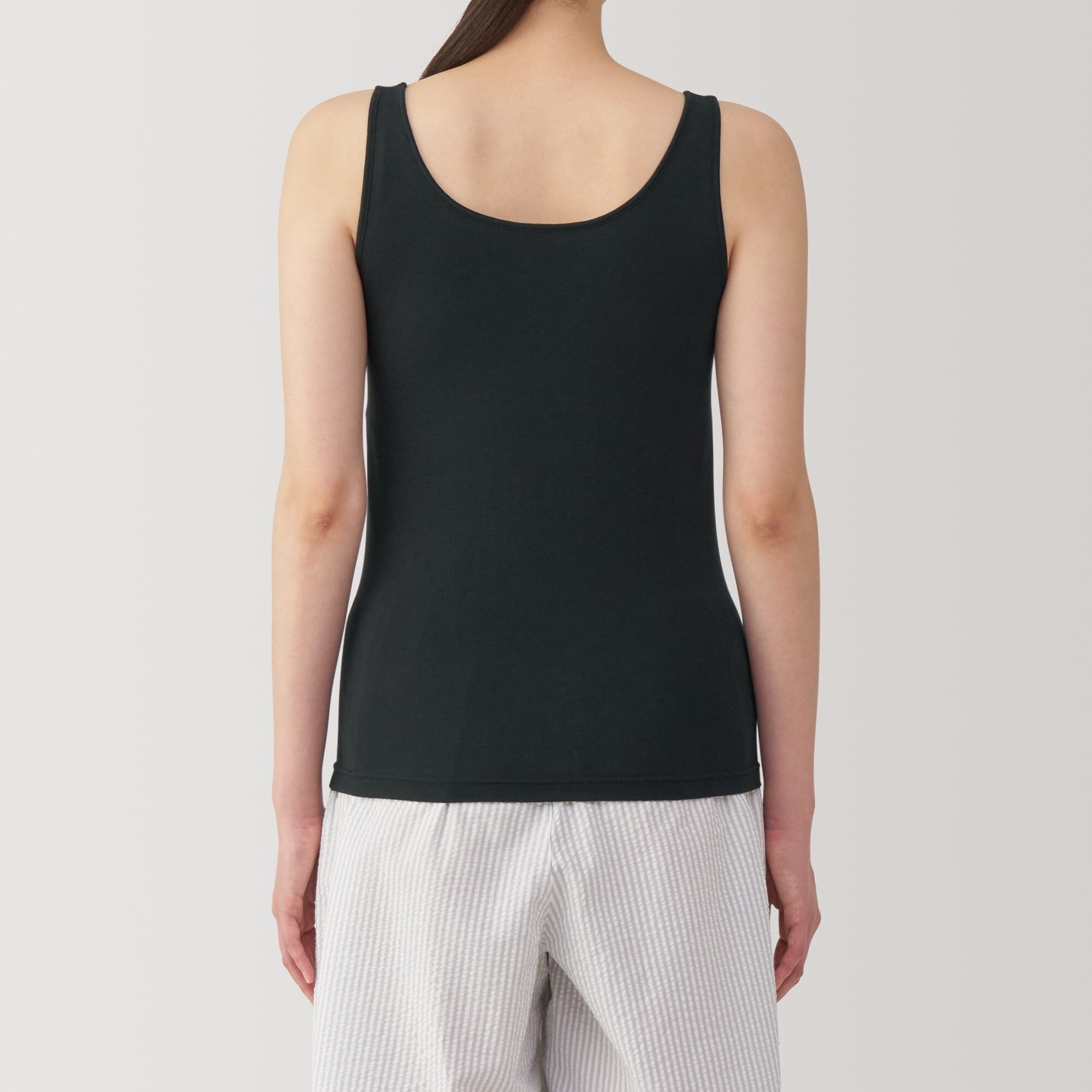 婦人　胸のボリュームをおさえるブラタンクトップ