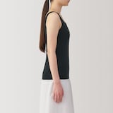 婦人　胸のボリュームをおさえるブラタンクトップ