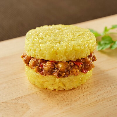 【１０月上旬発売予定】ライスバーガー　ひよこ豆と鶏肉のキーマカレー