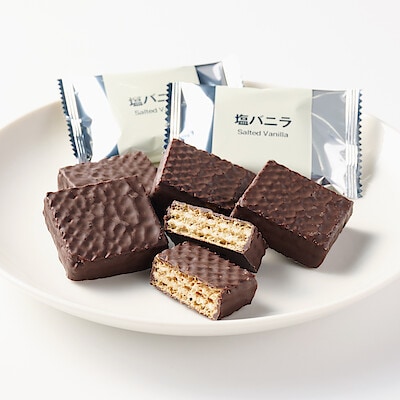 【１２月上旬発売予定】チョコがけウエハース　塩バニラクリーム　１２６ｇ