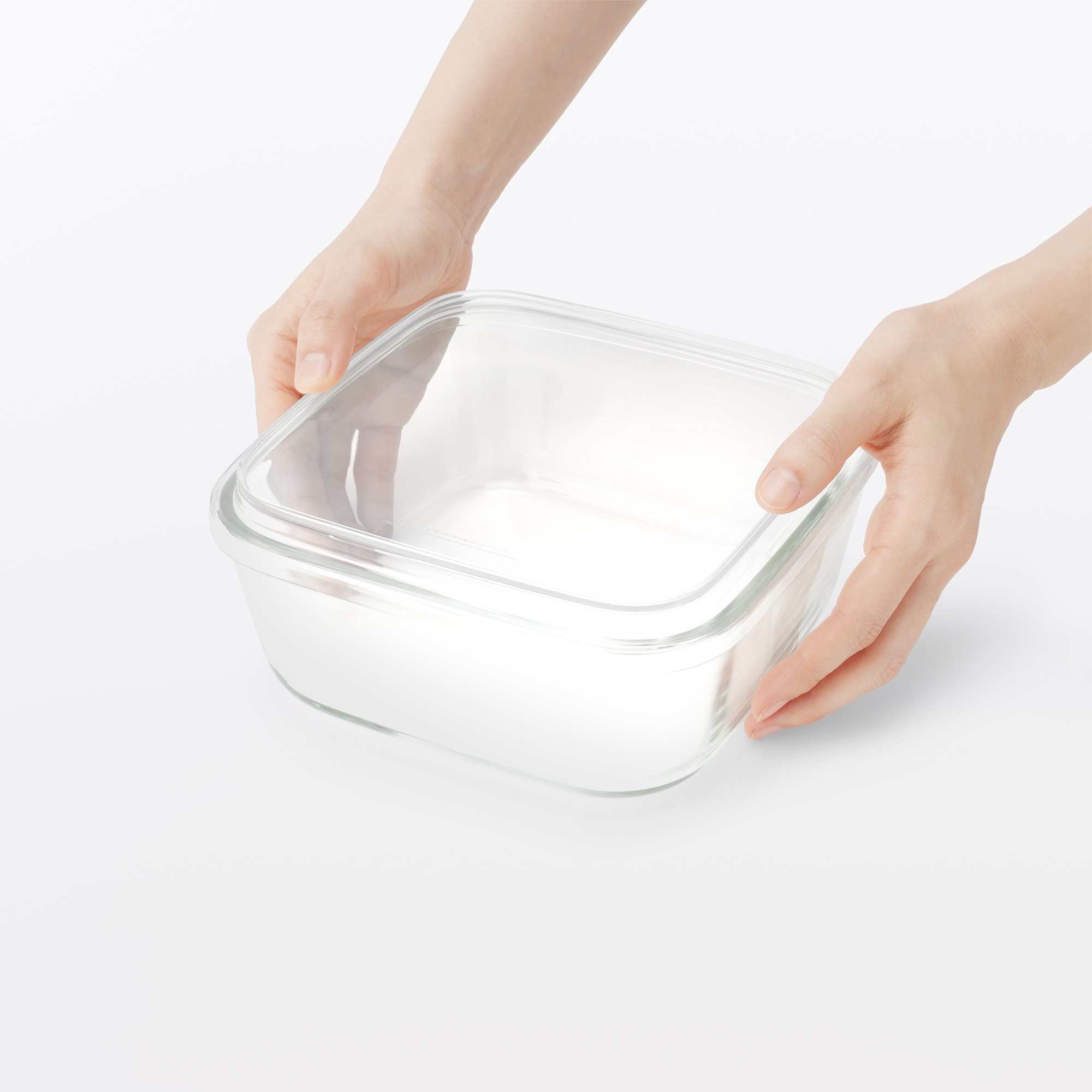 蓋をしたままレンジで使える　耐熱ガラス容器　正方形／大