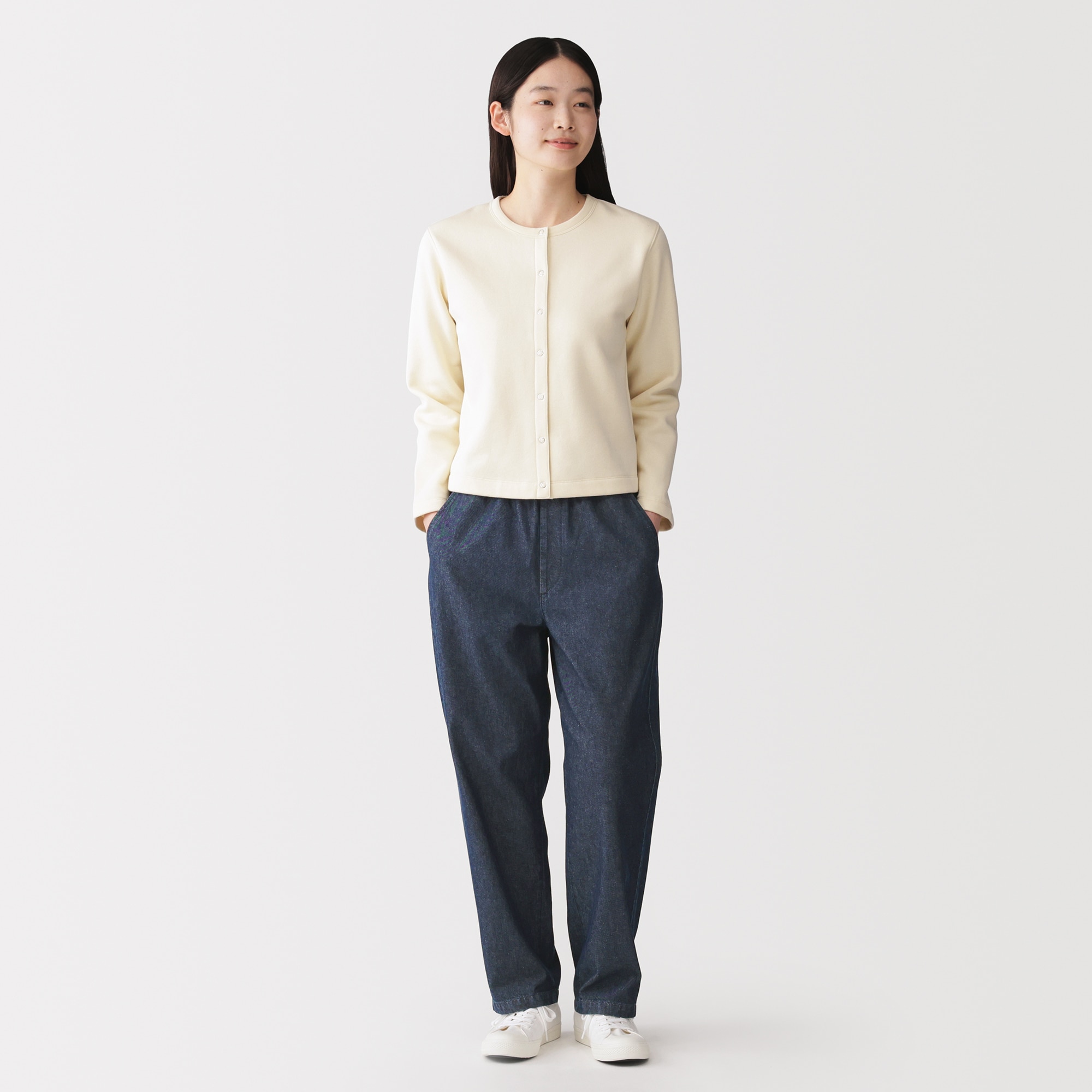 婦人　洗いざらし　デニムイージーテーパードパンツ