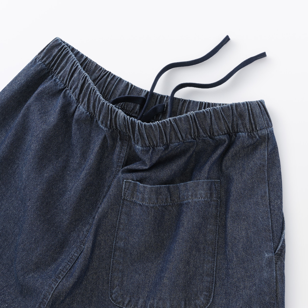 婦人　洗いざらし　デニムイージーテーパードパンツ