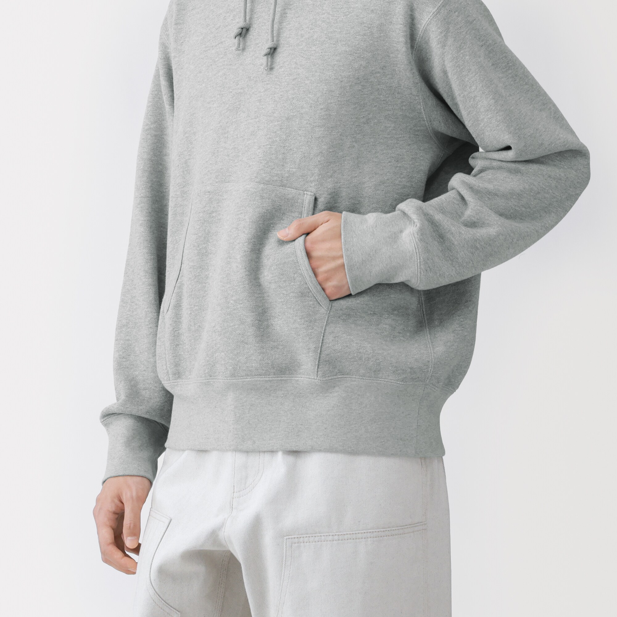 紳士　昔ながらの製法で編み立てたスウェットパーカ