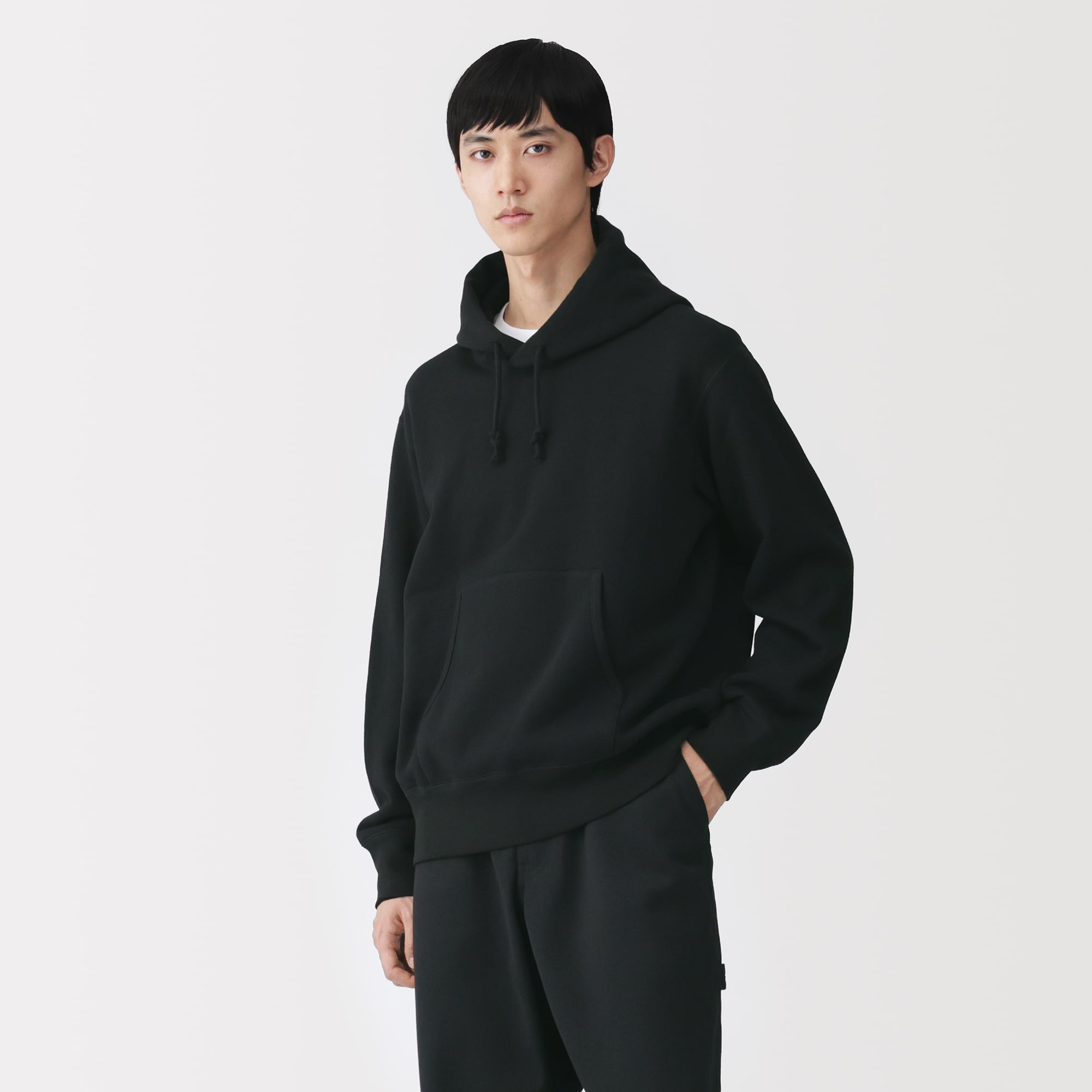 Muji Labo ムジラボ 昔ながらの製法で編み立てたパーカ 黒+グレー 紳士 昔ながらの製法で編み立てたスウェットパーカ | 無印良品