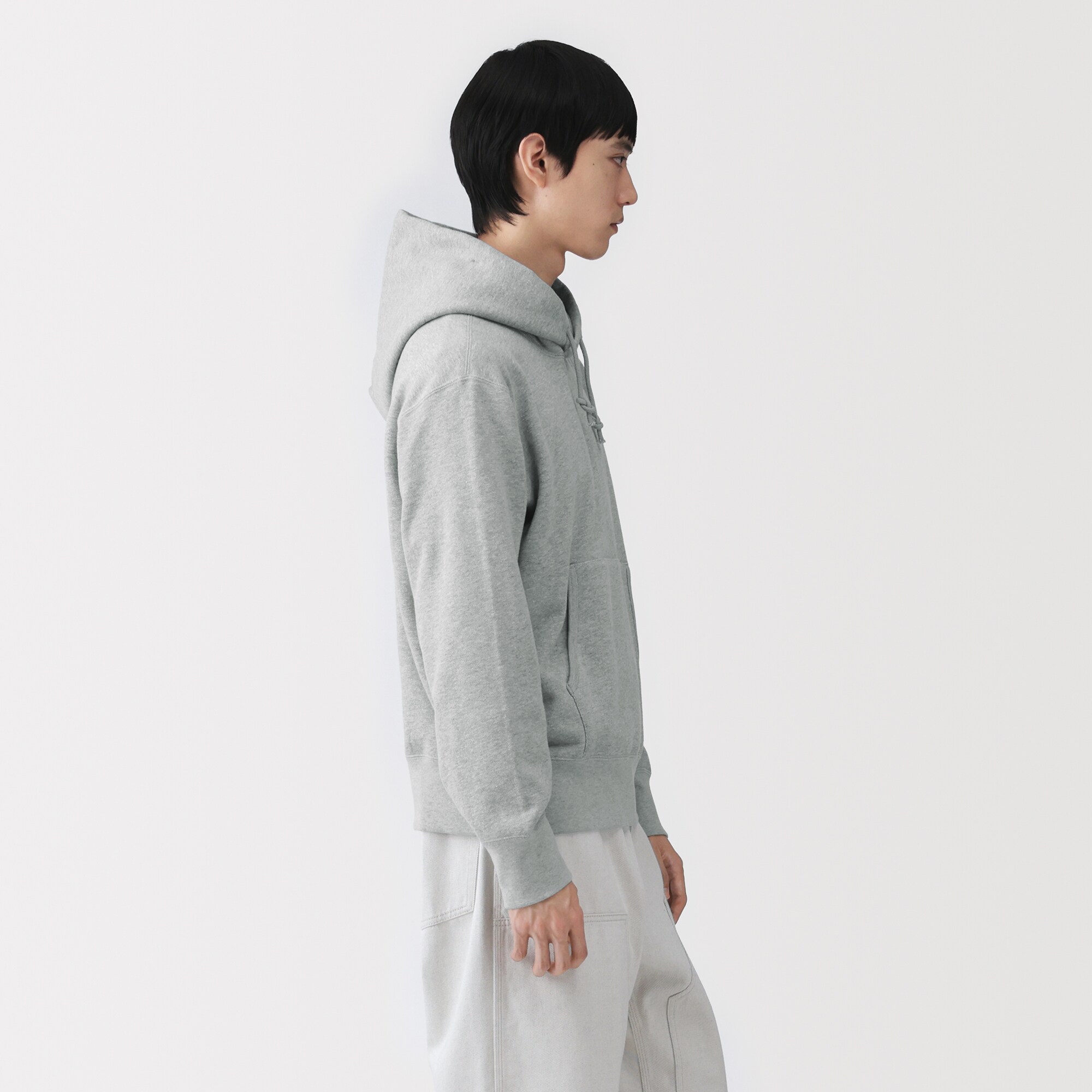 紳士　昔ながらの製法で編み立てたスウェットパーカ