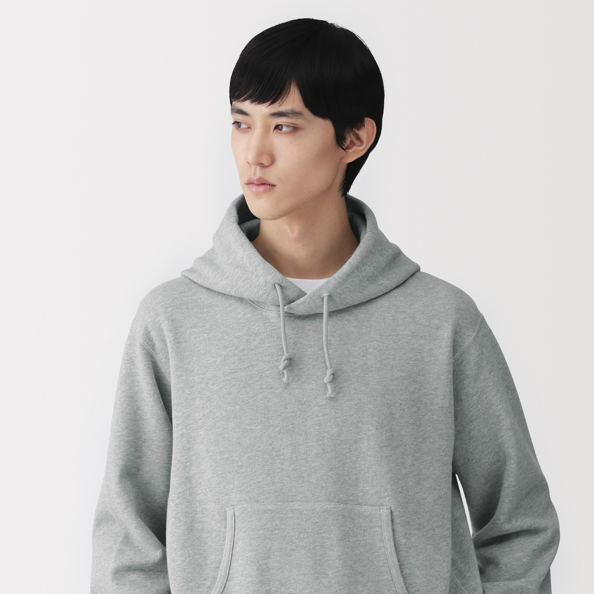 紳士　昔ながらの製法で編み立てたスウェットパーカ