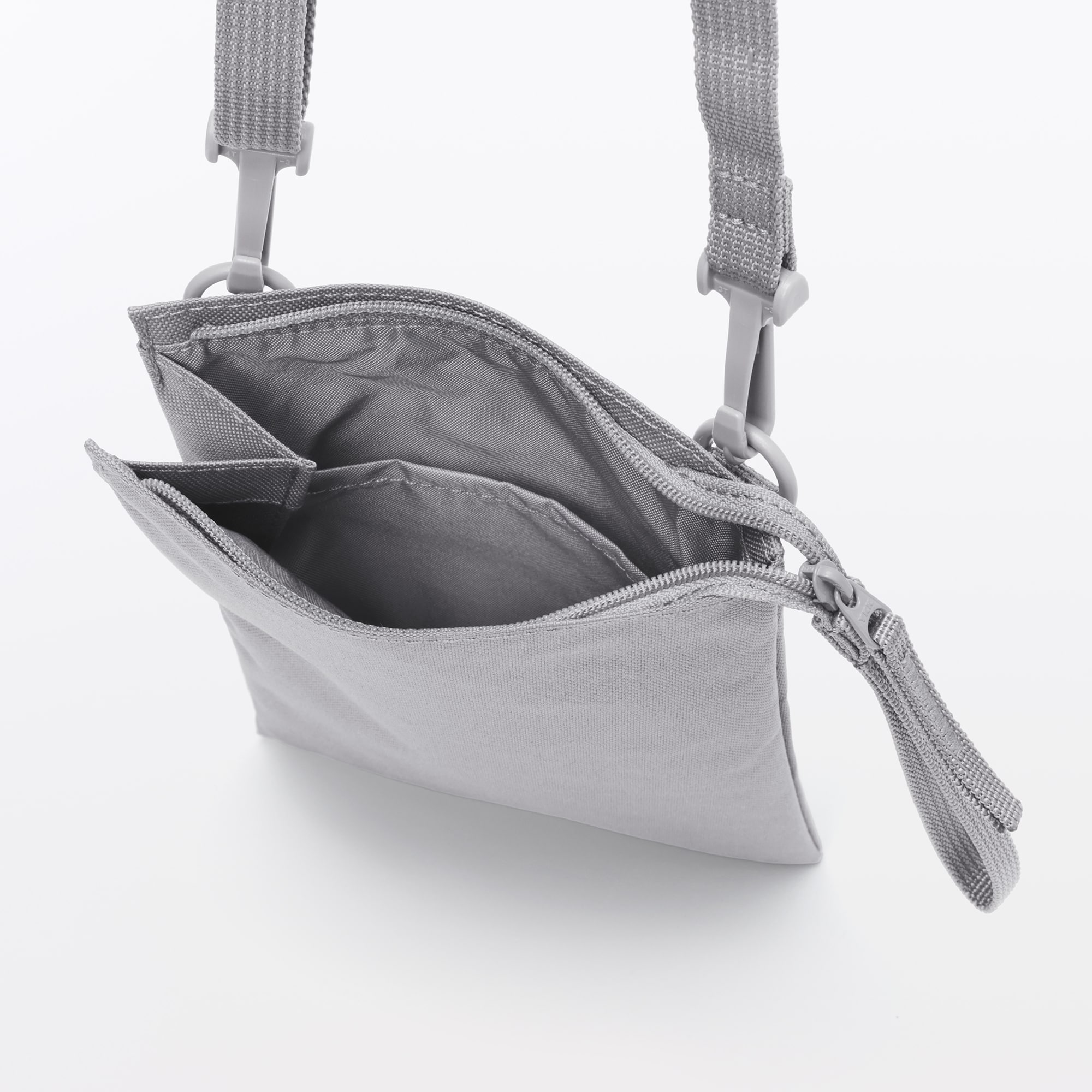 撥水　再生ポリエステル　ミニサコッシュ