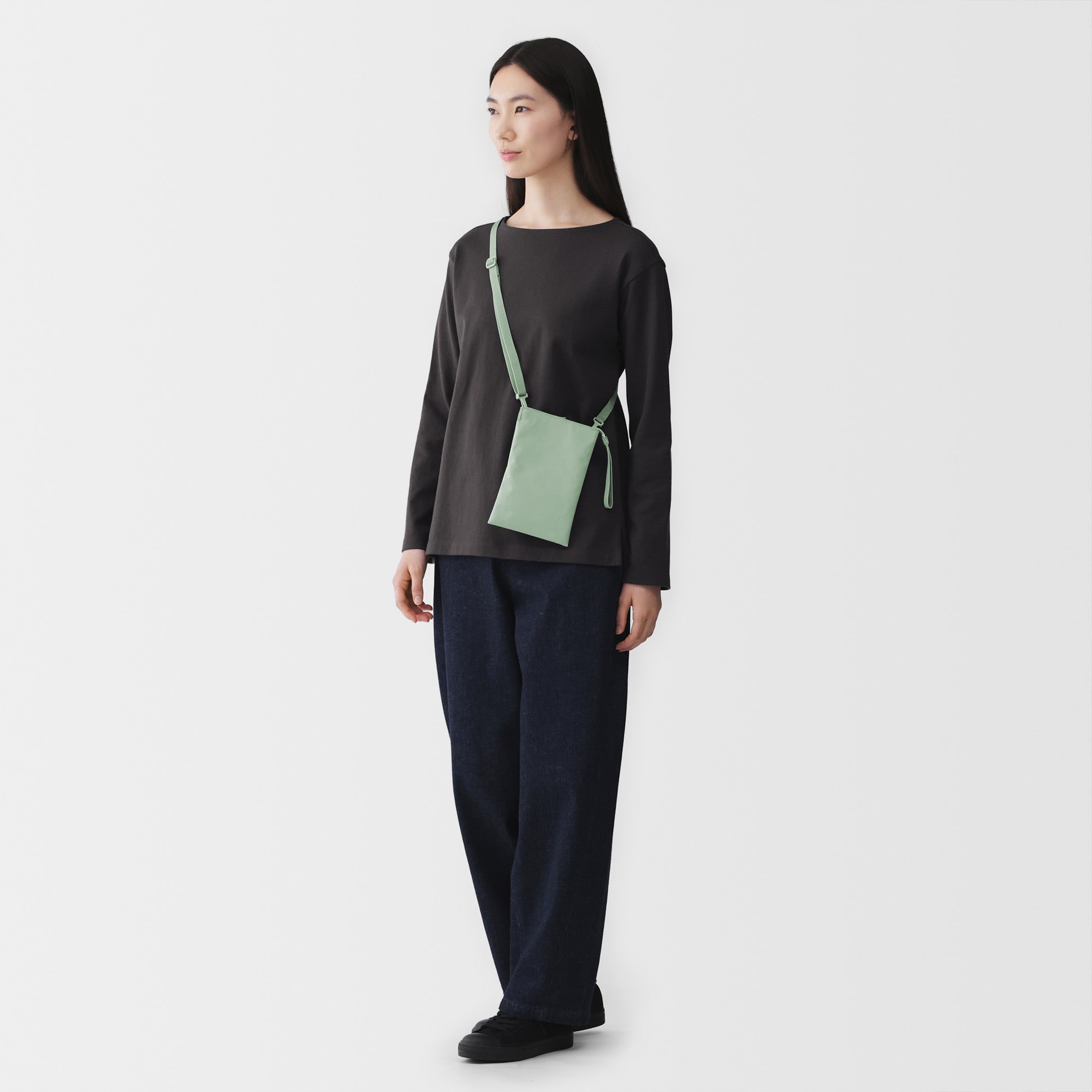 撥水　再生ポリエステル　ミニサコッシュ