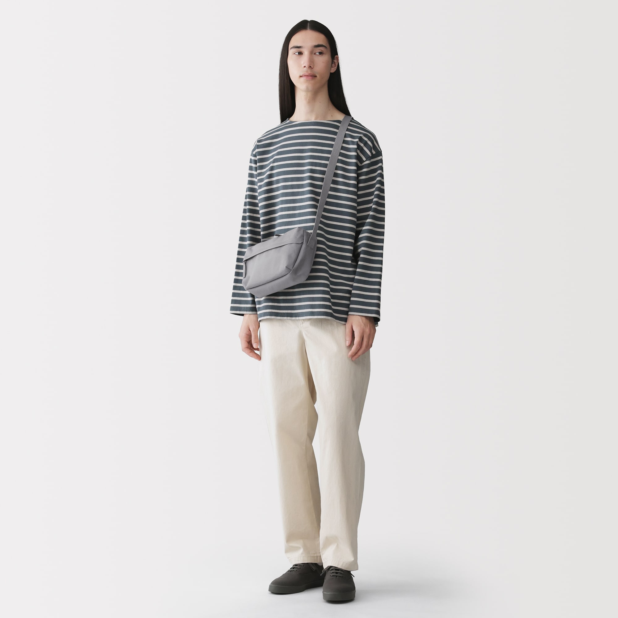 撥水　再生ポリエステル　背面ポケット付き　ショルダーバッグ