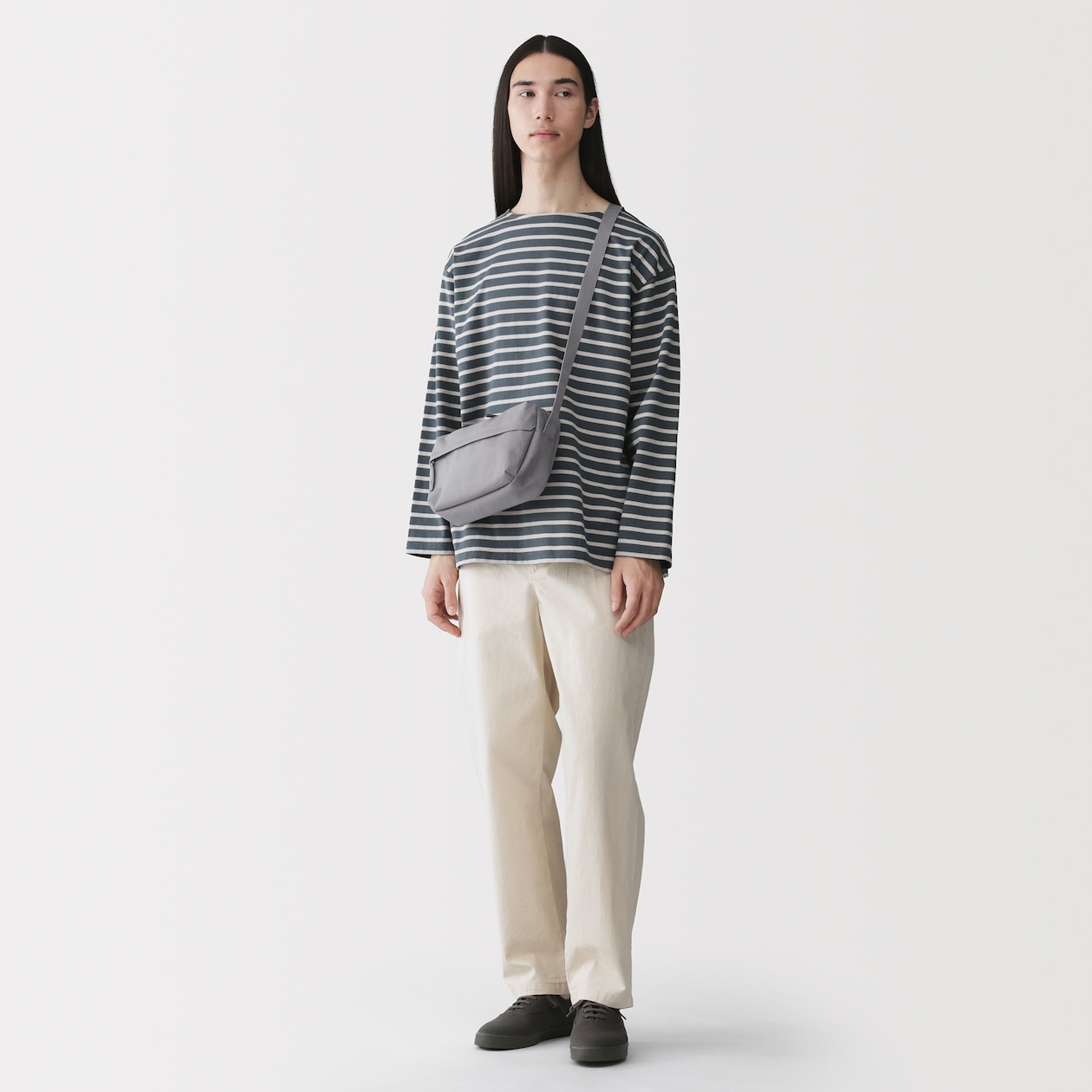 撥水　再生ポリエステル　背面ポケット付き　ショルダーバッグ